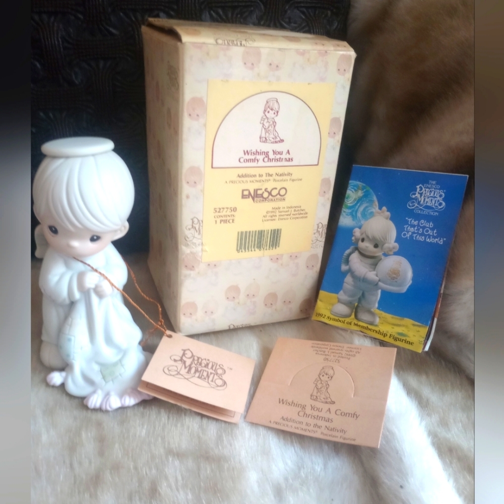 Precious Moments WISHING YOU A COMFY CHRISTMAS 527750 Figurine W/Box, Tags, Card